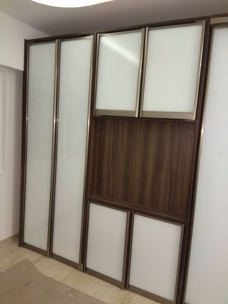 hafele-hettich-salice-wurfel-lacquer-glass-wardrobes-dealers-manufacturers-in-noida-greater-noida-india